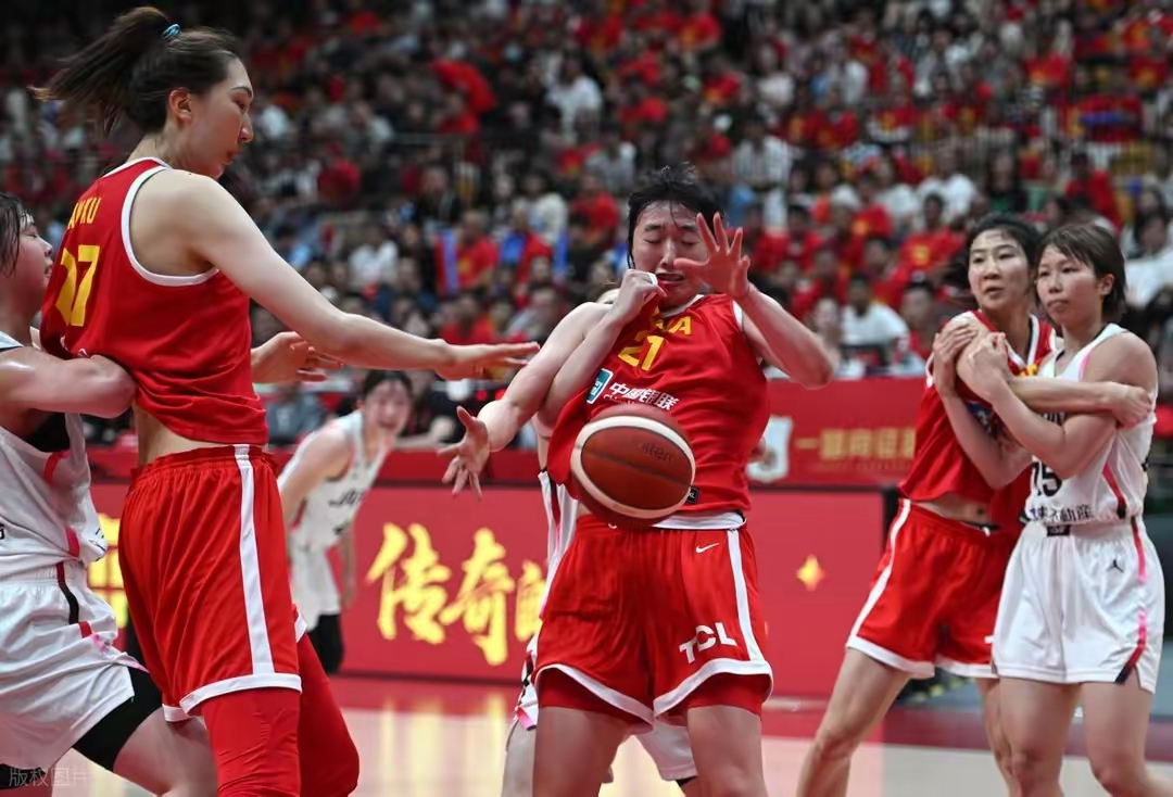 今夜体能课后,多特蒙德回应争议备战CBA常规赛,悬念犹存,临场指挥获称赞的简单介绍 今夜体能课后,多特蒙德回应争议备战CBA常规赛,悬念犹存,临场指挥获称赞的简单介绍