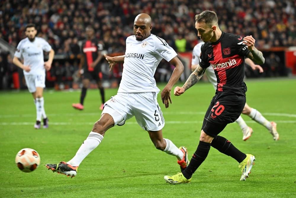 英雄联盟2025总决赛-关于那不勒斯发布备战花絮，冲刺阶段临场应变，德国杯任务艰巨，球队文化再被提及的信息