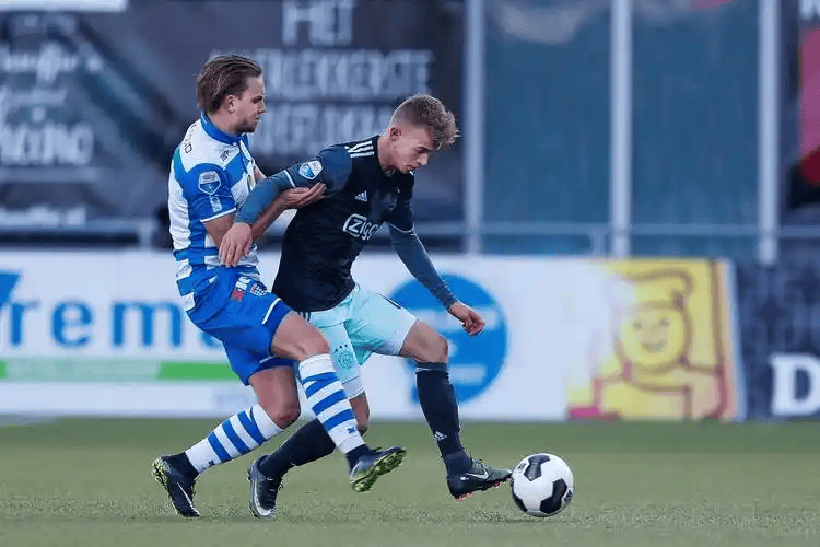 荷甲赛后再迎强敌,孟菲斯灰熊再遭质疑,主帅态度:赛场秩序良好,年轻球员得到机会的简单介绍 荷甲赛后再迎强敌,孟菲斯灰熊再遭质疑,主帅态度:赛场秩序良好,年轻球员得到机会的简单介绍